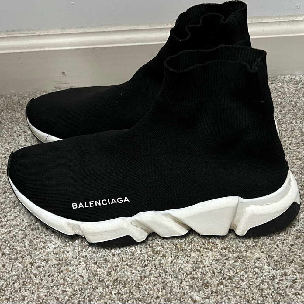 Authentic used balenciaga runners 38
